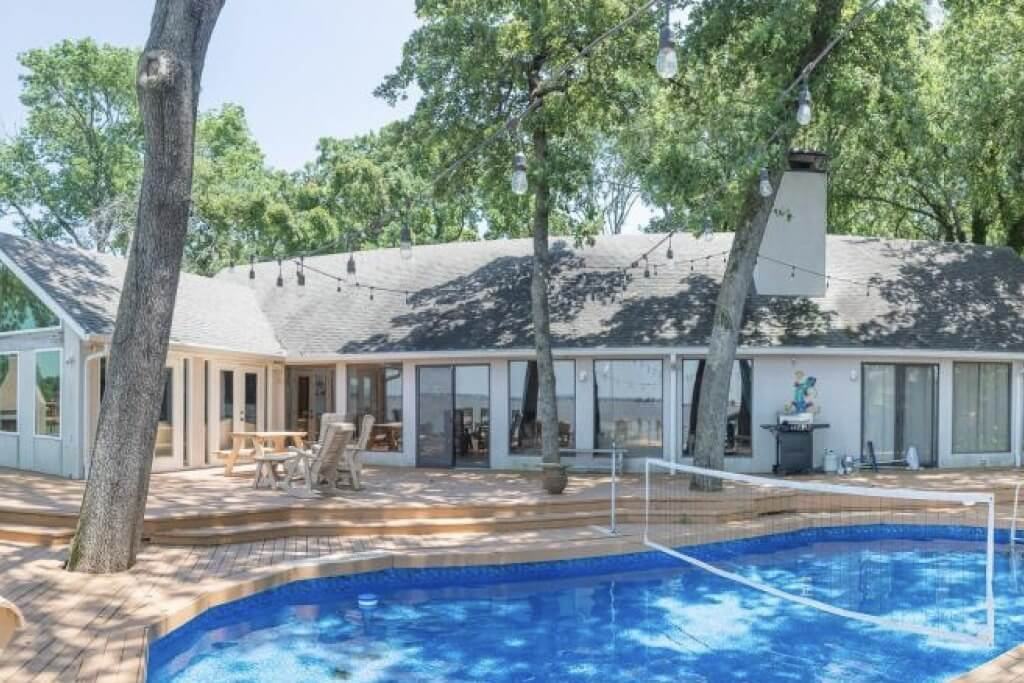 NoiseAware-Case-Cedar-Creek-Lake-Getaways-1