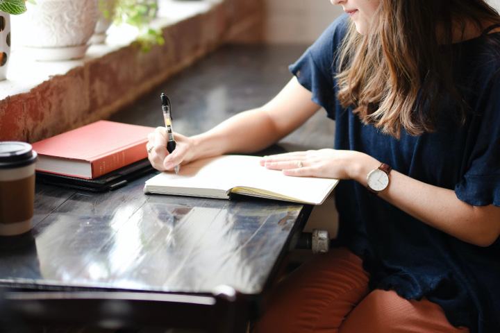 woman-writing-table
